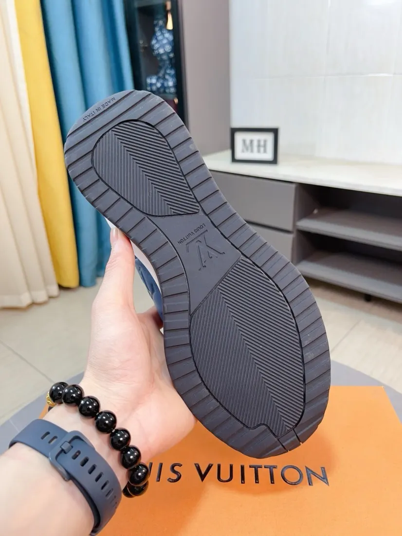 Ex-factory price 520🌹🌹[lv]🌹High-end men's shoes brand: Official website 1:1 Latest masterpiece: The upper is made of Italian imported first-layer cowhide punching design➕made of full genuine leather lining🔥, making walking more convenient and comfortable! Exclusive new style, stunning work [color]! Create a fashionable personality to set off your uniqueness! A must-have for trendy men! Classic🔥Number: 38-44